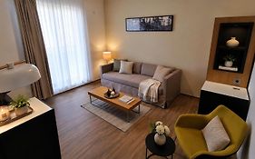 Jafar 10 - Modern 1Br With Balcony & Workspace